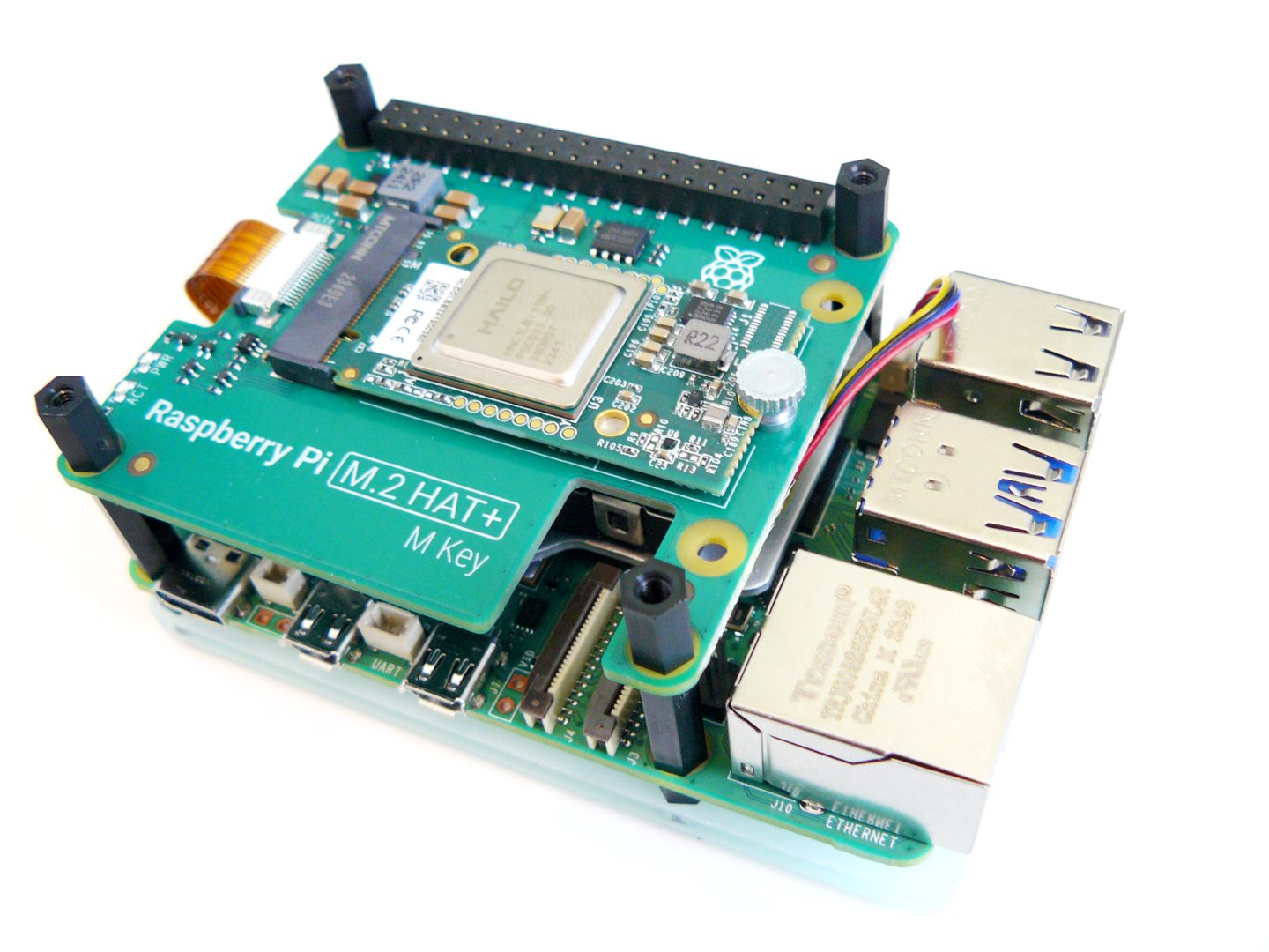 AI აქსელერატორის მოდული (Hailo NPU), მიმაგრებული Raspberry Pi 5 პლატაზე M.2 ადაპტერის მეშვეობით